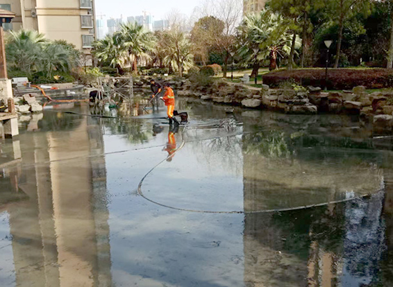 白山景观池淤泥清理