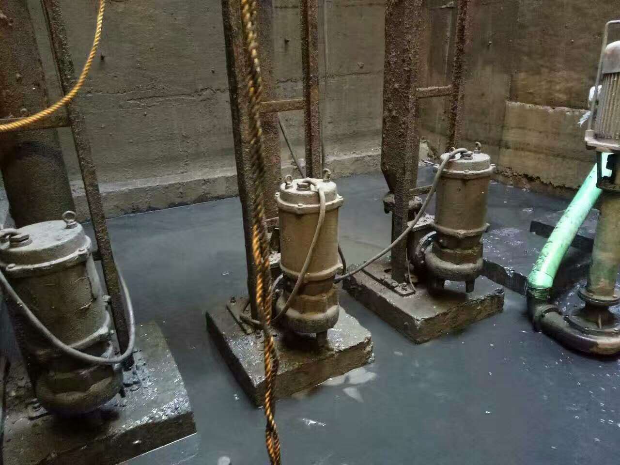 白山污水池清理